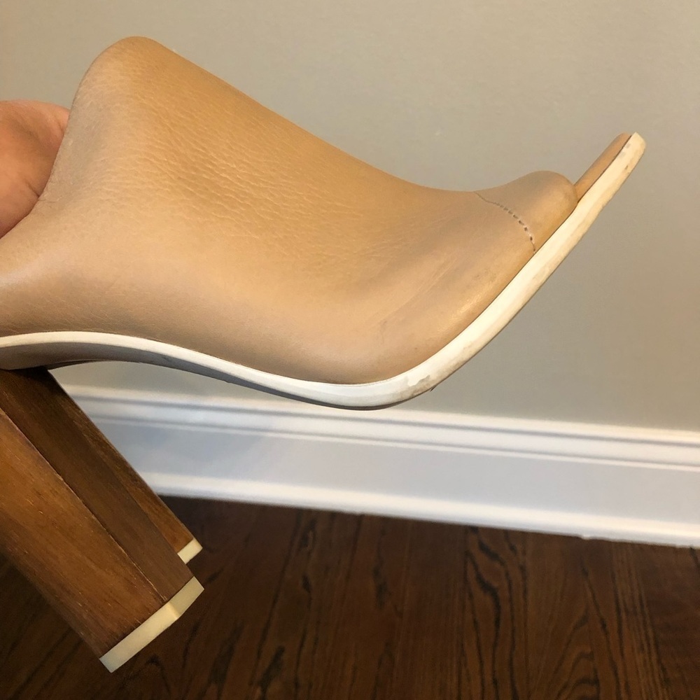 *NWOB* Vince. Women’s 10 Allison Leather Peep Toe Mule Heel in Nude - Picture 14 of 14